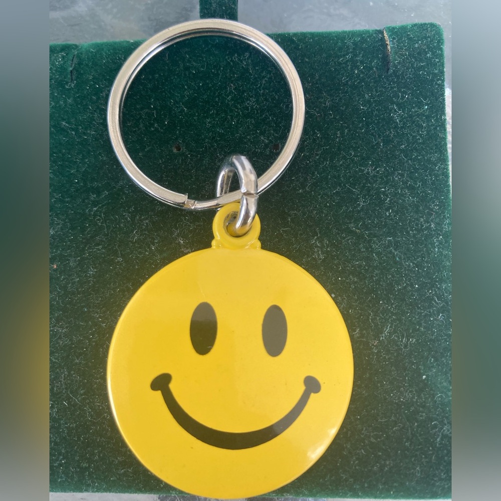 SOLD-New Metal Old School Smiley Face keychain-We’re all smiles over here!